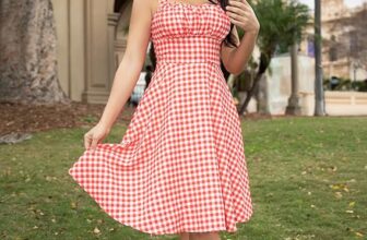 The Tomato Girl Aesthetic: 12 Essentials for Living Your Sun-Kissed Mediterranean Summer